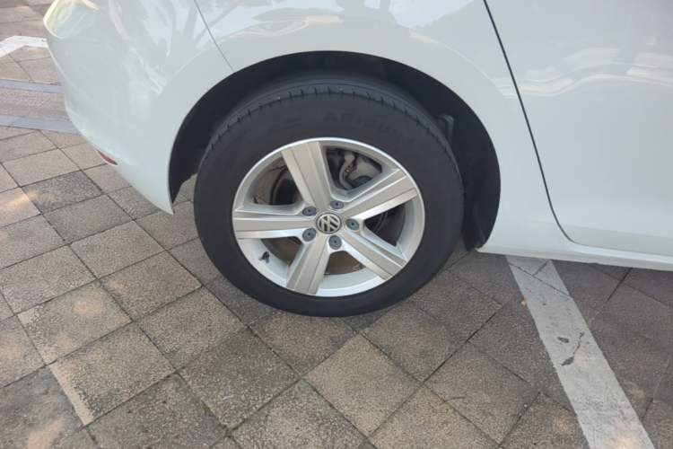 Used Volkswagen Golf 2017 230TSI Automatic Comfort Edition – Celebrating Milestone of One Million Units Right Rear Wheel Hub