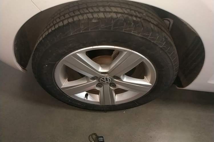 Used Volkswagen Golf 2017 1.6L Automatic Comfort Million-Vehicle Anniversary Edition Right Rear Wheel Hub