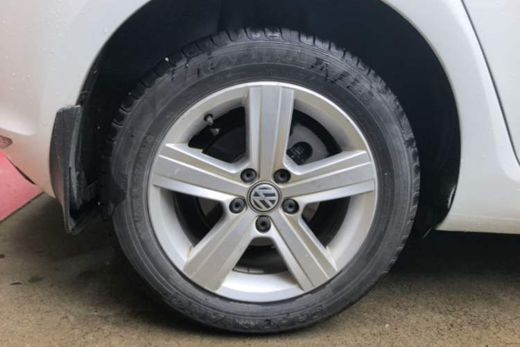 Used Volkswagen Golf 2017 230TSI Automatic Comfort Edition – Celebrating Milestone of One Million Units Right Rear Wheel Hub