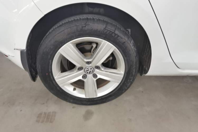 Used Volkswagen Golf 2017 1.6L Automatic Comfort Million-Vehicle Anniversary Edition Right Rear Wheel Hub