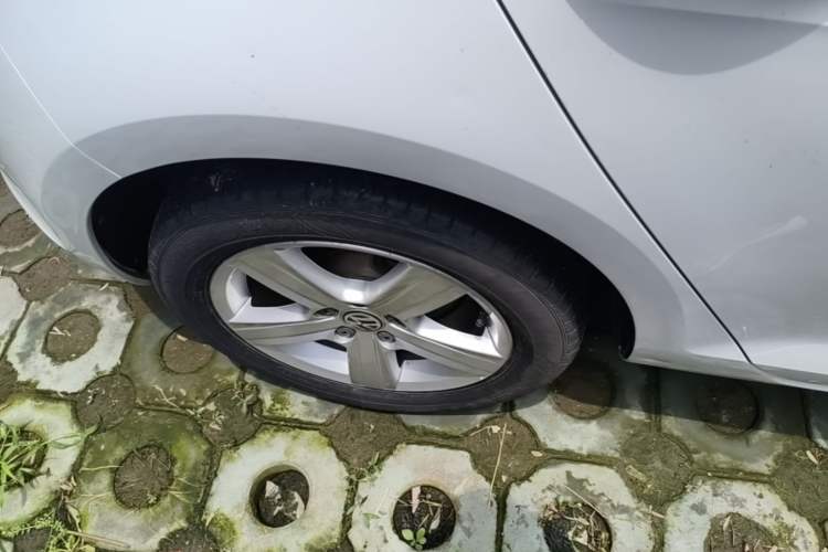 Used Volkswagen Golf 2017 230TSI Automatic Comfort Edition – Celebrating Milestone of One Million Units Right Rear Wheel Hub