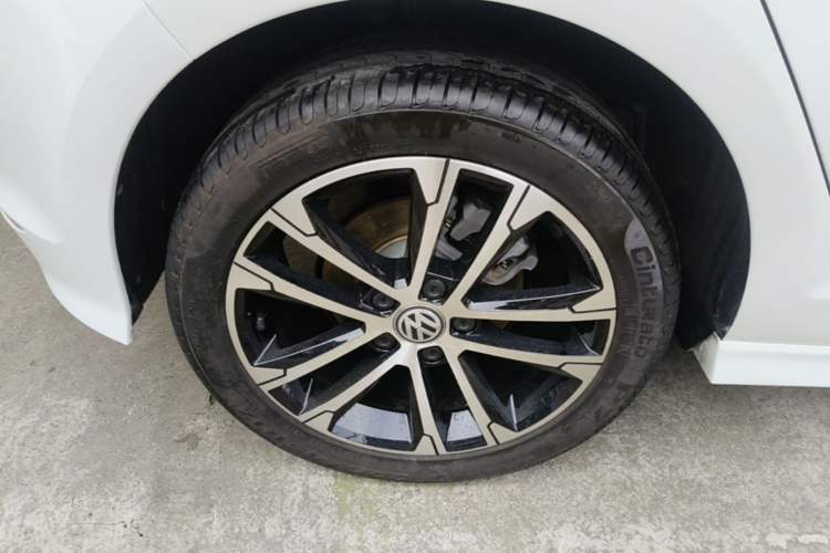 Used Volkswagen Golf 2017 280TSI Automatic R-Line Million-Vehicle Commemorative Edition Right Rear Wheel Hub