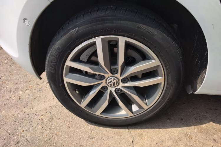 Used Volkswagen Golf 2017 230TSI Automatic Luxury Million-Vehicle Commemorative Edition Right Rear Wheel Hub