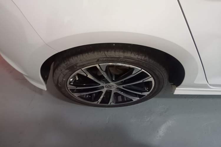 Used Volkswagen Golf 2017 280TSI Automatic R-Line Million-Vehicle Commemorative Edition Right Rear Wheel Hub