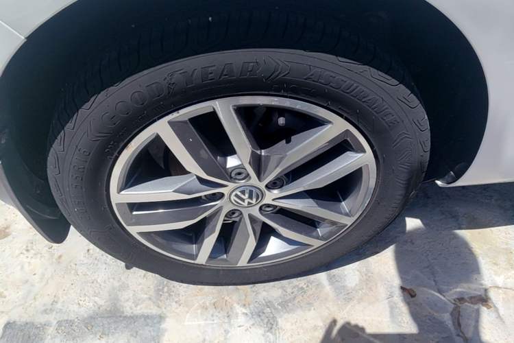 Used Volkswagen Golf 2017 230TSI Automatic Luxury Million-Vehicle Commemorative Edition Right Rear Wheel Hub
