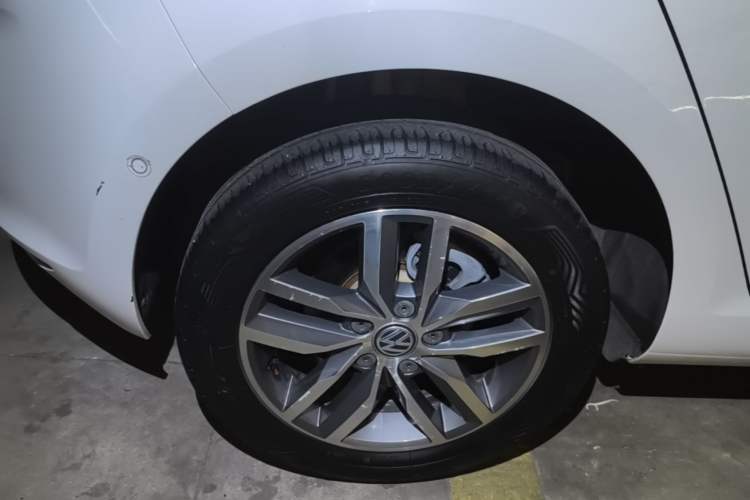 Used Volkswagen Golf 2017 230TSI Automatic Luxury Million-Vehicle Commemorative Edition Right Rear Wheel Hub