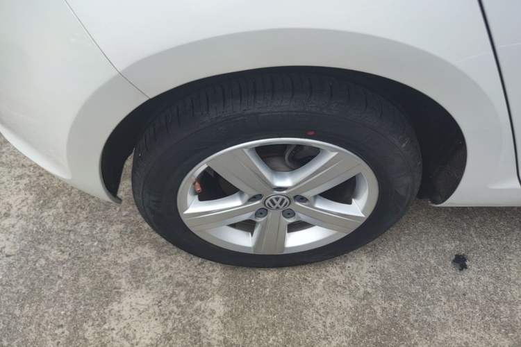 Used Volkswagen Golf 2017 230TSI Automatic Comfort Edition – Celebrating Milestone of One Million Units Right Rear Wheel Hub
