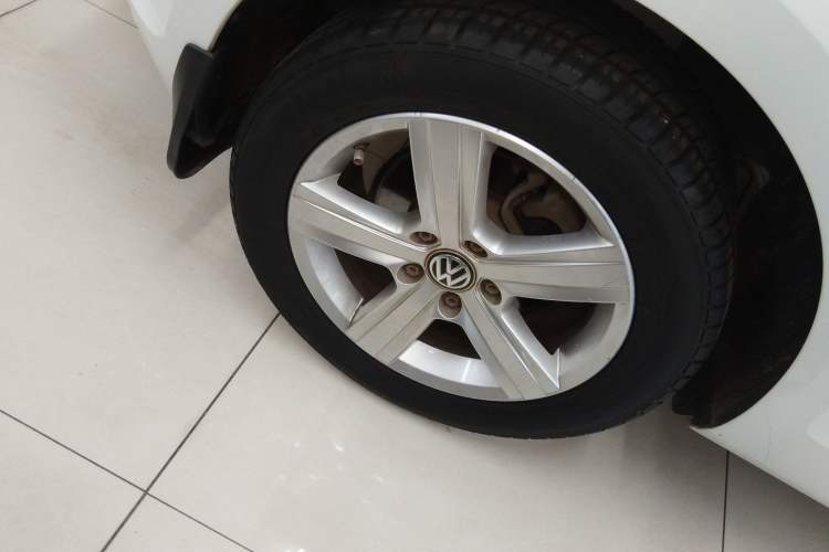 Used Volkswagen Golf 2017 230TSI Automatic Comfort Edition – Celebrating Milestone of One Million Units Right Rear Wheel Hub