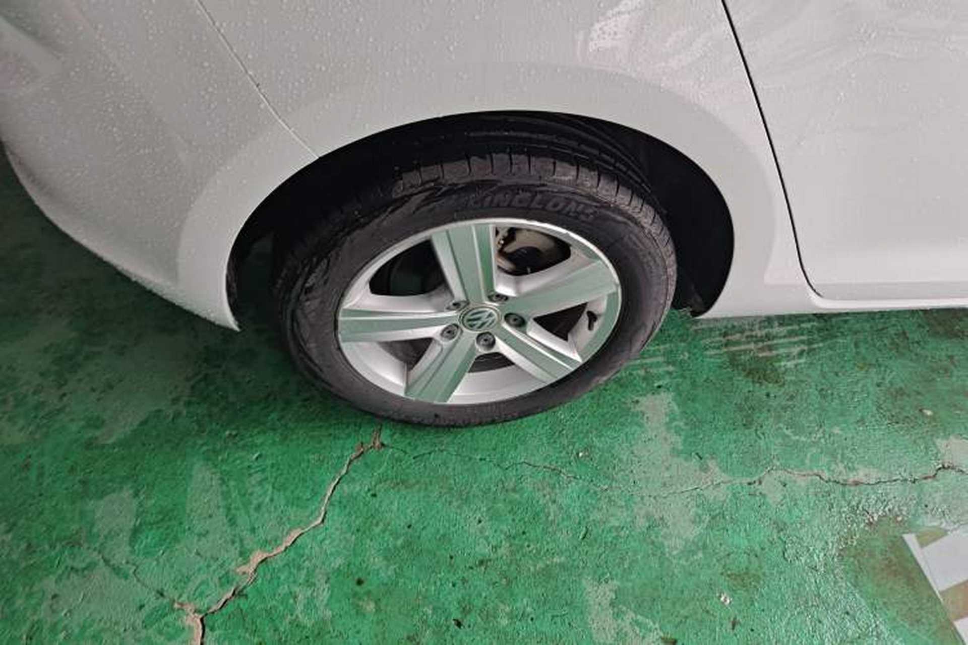 Used Volkswagen Golf 2017 230TSI Automatic Comfort Edition – Celebrating Milestone of One Million Units Right Rear Wheel Hub
