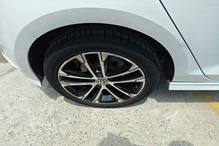Used Volkswagen Golf 2017 280TSI Automatic R-Line Million-Vehicle Commemorative Edition Right Rear Wheel Hub
