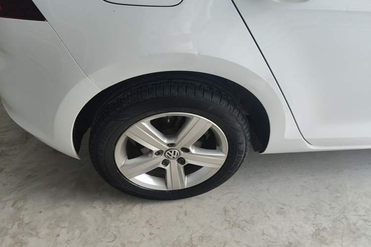 Used Volkswagen Golf 2017 1.6L Automatic Comfort Million-Vehicle Anniversary Edition Right Rear Wheel Hub