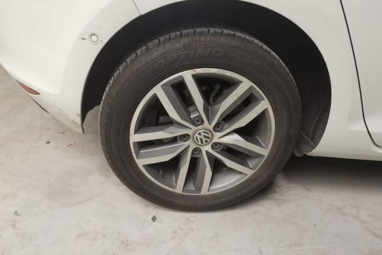 Used Volkswagen Golf 2017 230TSI Automatic Luxury Million-Vehicle Commemorative Edition Right Rear Wheel Hub