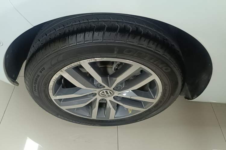 Used Volkswagen Golf 2017 230TSI Automatic Luxury Million-Vehicle Commemorative Edition Right Rear Wheel Hub