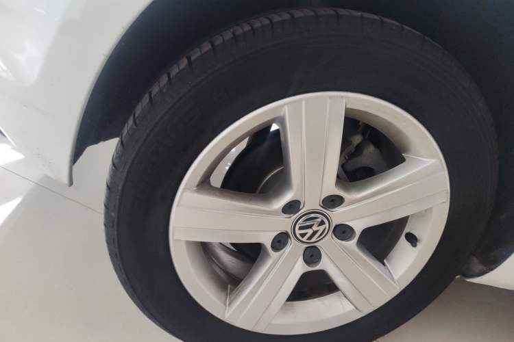 Used Volkswagen Golf 2017 230TSI Automatic Comfort Edition – Celebrating Milestone of One Million Units Right Rear Wheel Hub