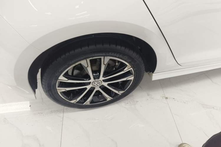 Used Volkswagen Golf 2017 280TSI Automatic R-Line Million-Vehicle Commemorative Edition Right Rear Wheel Hub