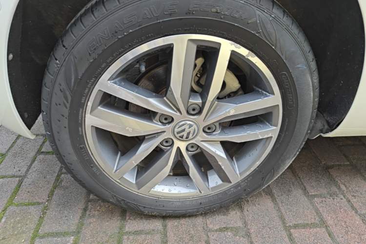 Used Volkswagen Golf 2017 230TSI Automatic Luxury Million-Vehicle Commemorative Edition Right Rear Wheel Hub