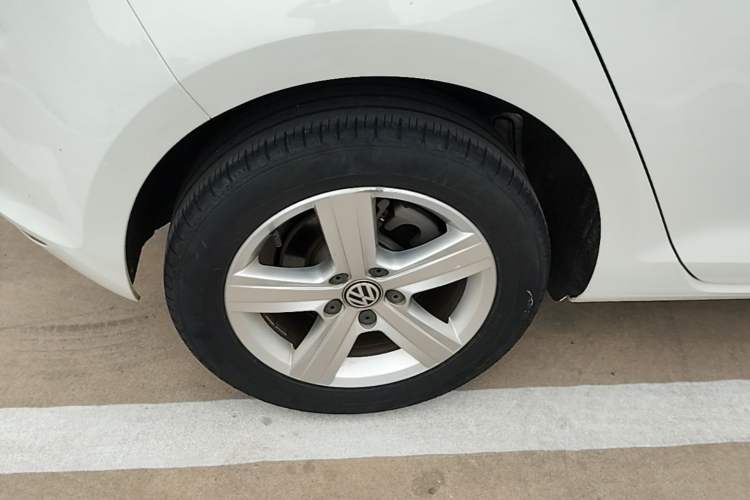 Used Volkswagen Golf 2017 1.6L Automatic Comfort Million-Vehicle Anniversary Edition Right Rear Wheel Hub