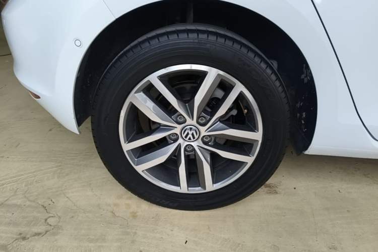 Used Volkswagen Golf 2017 230TSI Automatic Luxury Million-Vehicle Commemorative Edition Right Rear Wheel Hub