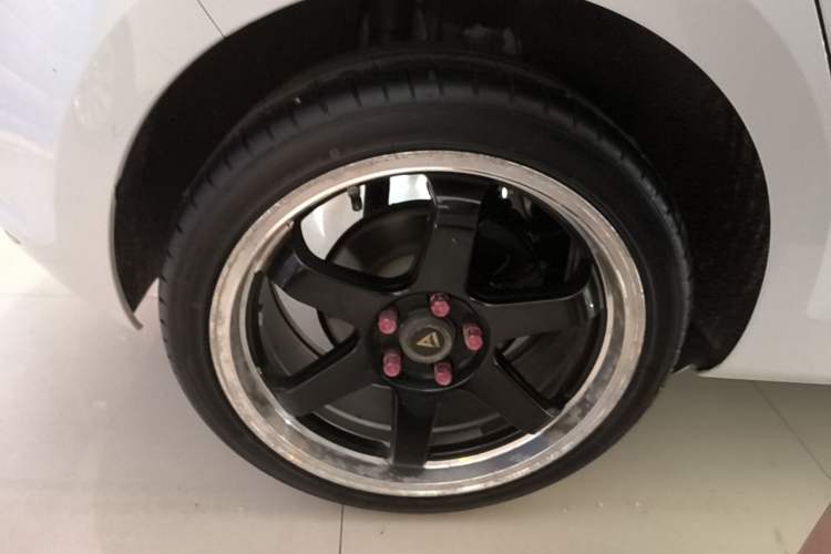 Used Volkswagen Golf 2017 1.6L Automatic Comfort Million-Vehicle Anniversary Edition Right Rear Wheel Hub