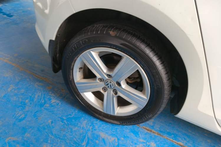 Used Volkswagen Golf 2017 1.6L Automatic Comfort Million-Vehicle Anniversary Edition Right Rear Wheel Hub