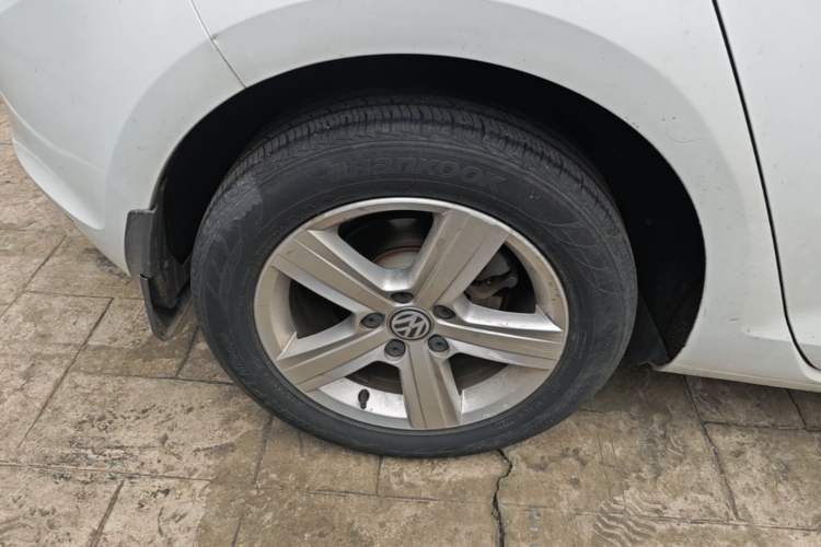 Used Volkswagen Golf 2017 1.6L Automatic Comfort Million-Vehicle Anniversary Edition Right Rear Wheel Hub