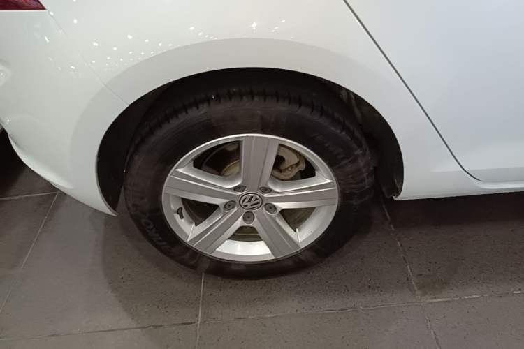 Used Volkswagen Golf 2017 1.6L Automatic Comfort Million-Vehicle Anniversary Edition Right Rear Wheel Hub