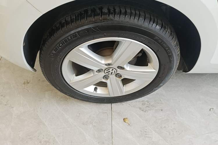 Used Volkswagen Golf 2017 230TSI Automatic Comfort Edition – Celebrating Milestone of One Million Units Right Rear Wheel Hub