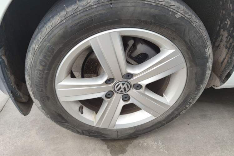 Used Volkswagen Golf 2017 1.6L Automatic Comfort Million-Vehicle Anniversary Edition Right Rear Wheel Hub