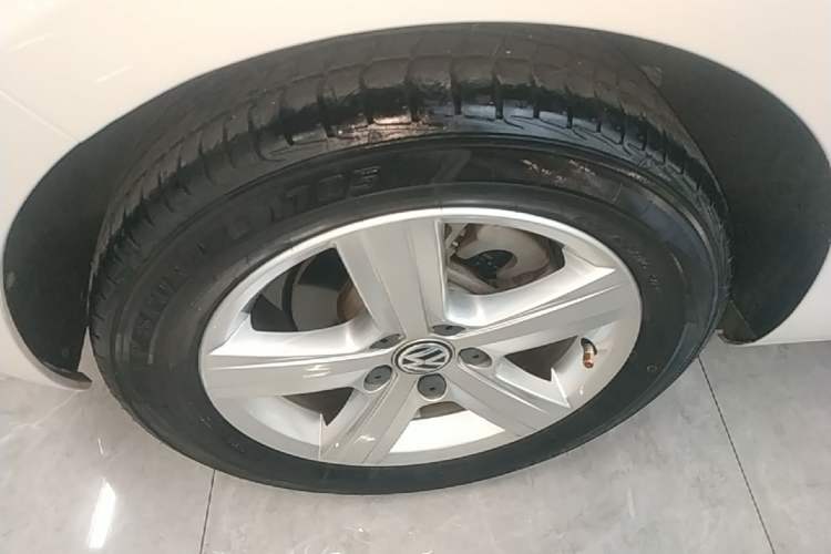 Used Volkswagen Golf 2017 230TSI Automatic Comfort Edition – Celebrating Milestone of One Million Units Right Rear Wheel Hub