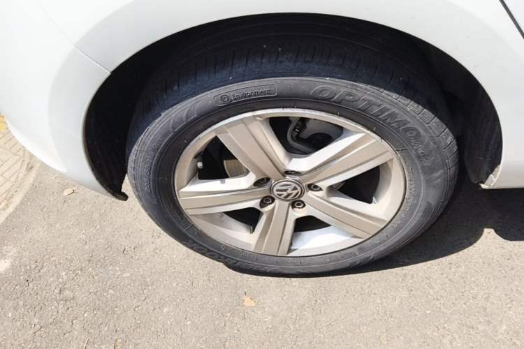 Used Volkswagen Golf 2017 230TSI Automatic Comfort Edition – Celebrating Milestone of One Million Units Right Rear Wheel Hub