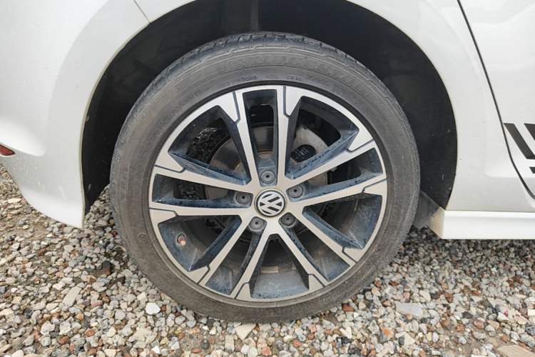 Used Volkswagen Golf 2017 280TSI Automatic R-Line Million-Vehicle Commemorative Edition Right Rear Wheel Hub