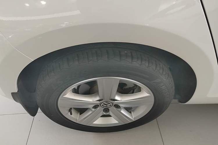 Used Volkswagen Golf 2017 1.6L Automatic Comfort Million-Vehicle Anniversary Edition Right Rear Wheel Hub