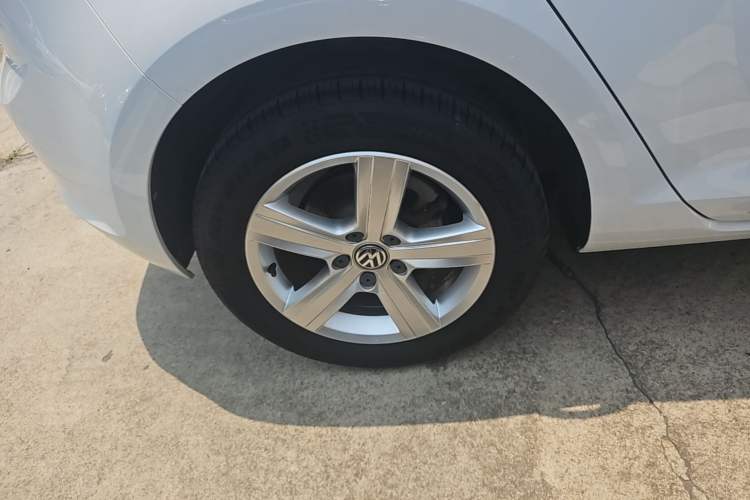 Used Volkswagen Golf 2017 230TSI Automatic Comfort Edition – Celebrating Milestone of One Million Units Right Rear Wheel Hub