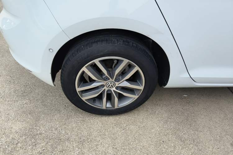 Used Volkswagen Golf 2017 230TSI Automatic Luxury Million-Vehicle Commemorative Edition Right Rear Wheel Hub