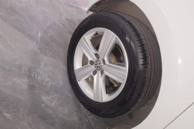 Used Volkswagen Golf 2017 230TSI Automatic Comfort Edition – Celebrating Milestone of One Million Units Right Rear Wheel Hub