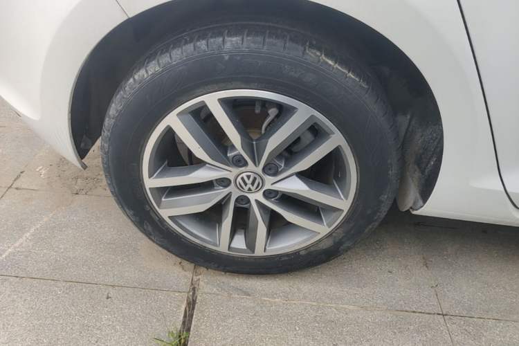 Used Volkswagen Golf 2017 230TSI Automatic Comfort Edition – Celebrating Milestone of One Million Units Right Rear Wheel Hub
