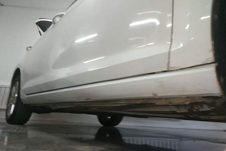 Used Volkswagen Golf 2017 1.6L Automatic Comfort Million-Vehicle Anniversary Edition Right Side Sill