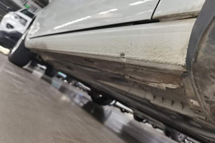 Used Volkswagen Golf 2017 1.6L Automatic Comfort Million-Vehicle Anniversary Edition Right Side Sill