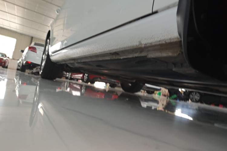 Used Volkswagen Golf 2017 1.6L Automatic Comfort Million-Vehicle Anniversary Edition Right Side Sill