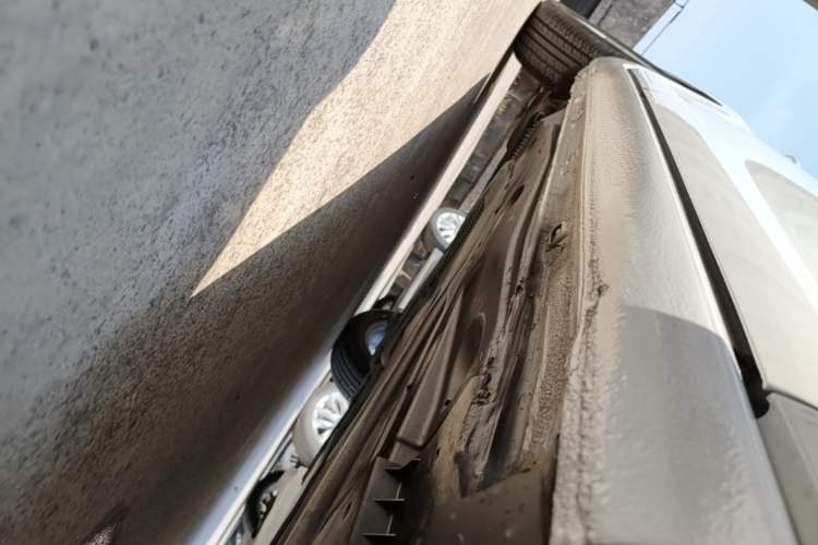 Used Volkswagen Golf 2017 1.6L Automatic Comfort Million-Vehicle Anniversary Edition Right Side Sill