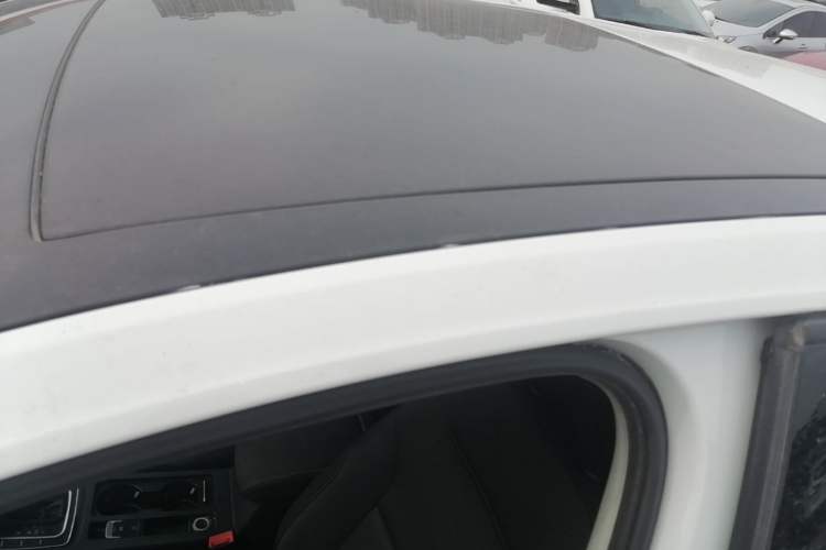 Used Volkswagen Golf 2017 1.6L Automatic Comfort Million-Vehicle Anniversary Edition Roof