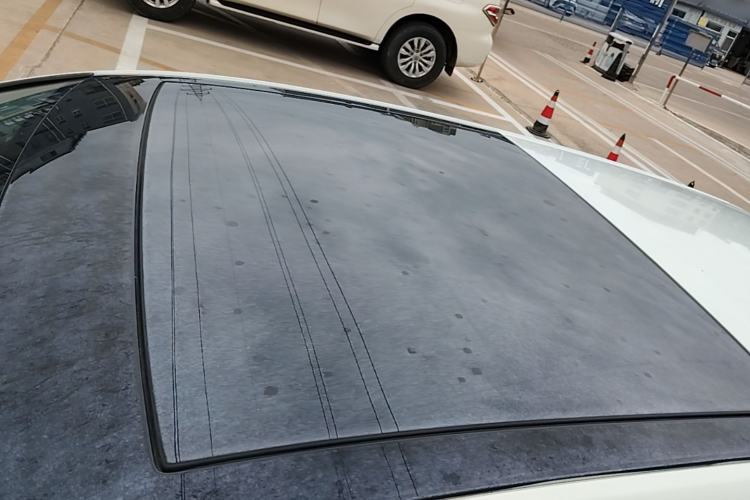 Used Volkswagen Golf 2017 1.6L Automatic Comfort Million-Vehicle Anniversary Edition Roof