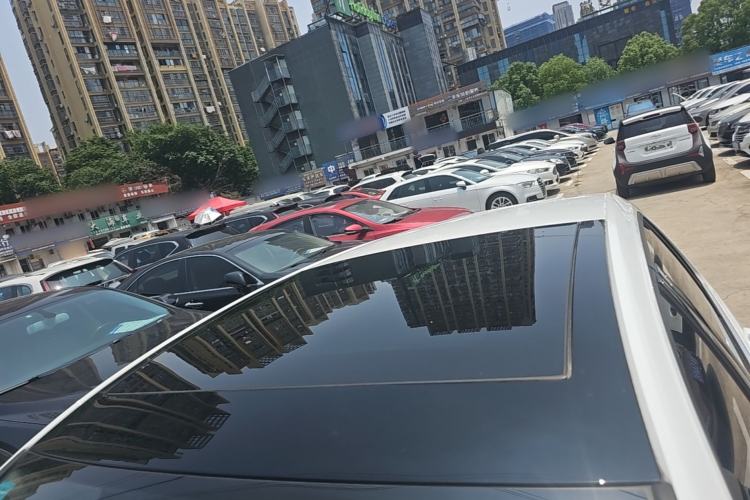 Used Volkswagen Golf 2017 230TSI Automatic Comfort Edition – Celebrating Milestone of One Million Units Roof