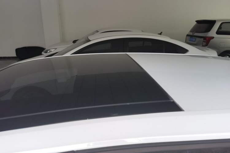 Used Volkswagen Golf 2017 230TSI Automatic Comfort Edition – Celebrating Milestone of One Million Units Roof
