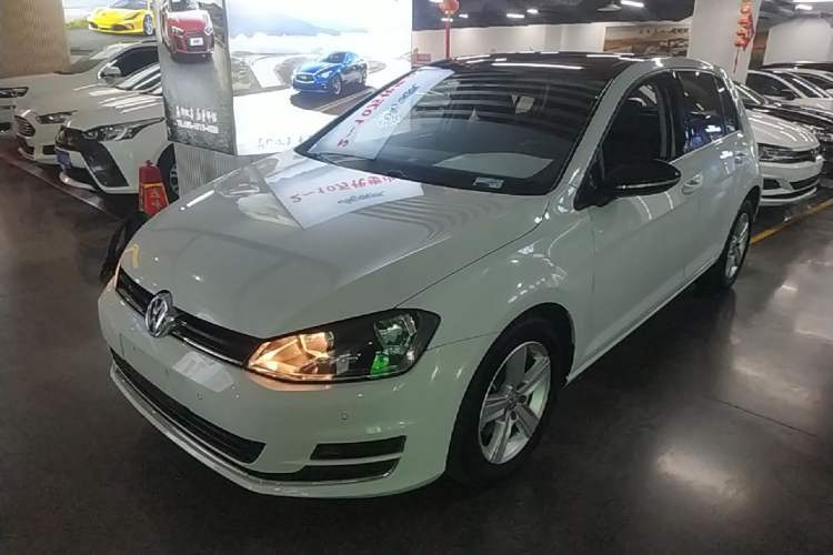 Used Volkswagen Golf 2017 230TSI Automatic Comfort Edition – Celebrating Milestone of One Million Units Guazi used car, China used car export, Used car for sale, Used  cars, Cheapest cars for sale
