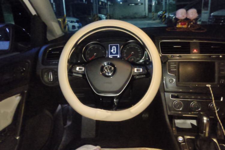 Used Volkswagen Golf 2017 230TSI Automatic Luxury Million-Vehicle Commemorative Edition Steering Wheel