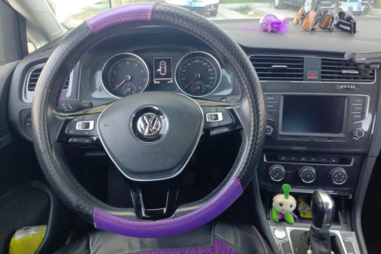 Used Volkswagen Golf 2017 230TSI Automatic Luxury Million-Vehicle Commemorative Edition Steering Wheel