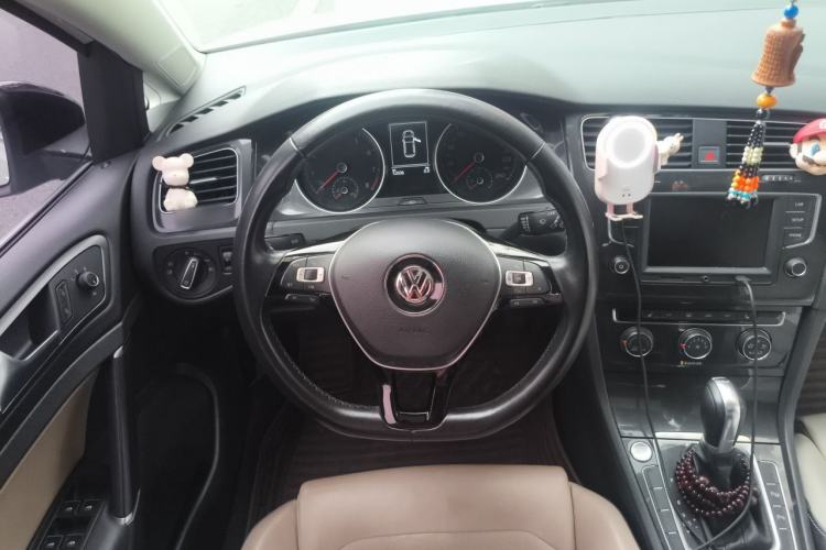 Used Volkswagen Golf 2017 230TSI Automatic Luxury Million-Vehicle Commemorative Edition Steering Wheel