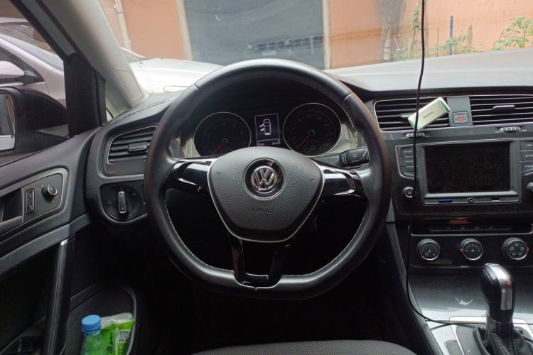 Used Volkswagen Golf 2017 230TSI Automatic Comfort Edition – Celebrating Milestone of One Million Units Steering Wheel