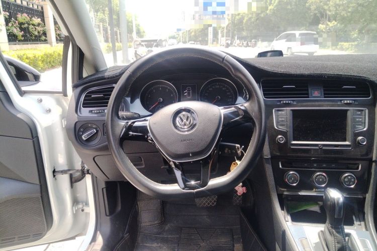 Used Volkswagen Golf 2017 1.6L Automatic Comfort Million-Vehicle Anniversary Edition Steering Wheel
